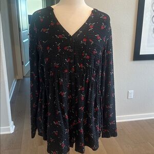 Torrid size 0 Floral Black and Red Button-Up Blouse